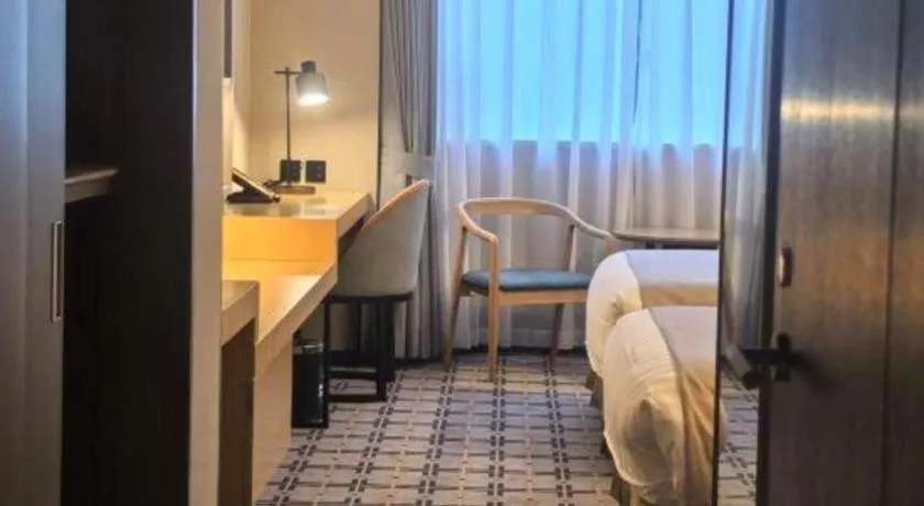 Bed in Jinglun Hotel