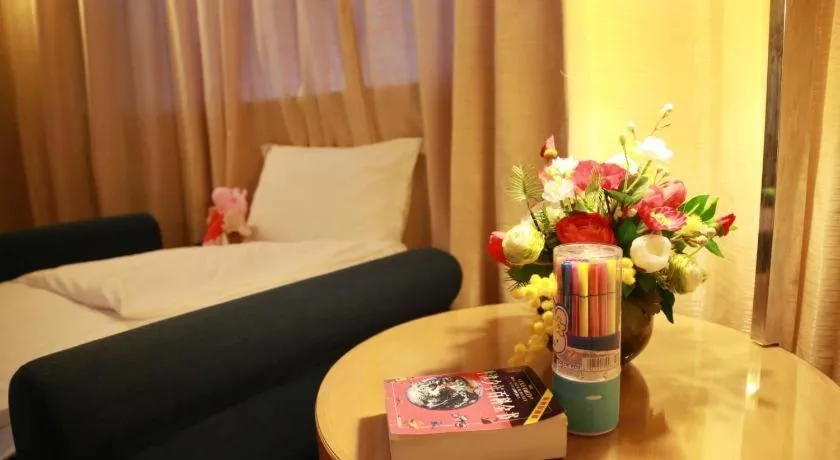 Bed in Jinglun Hotel