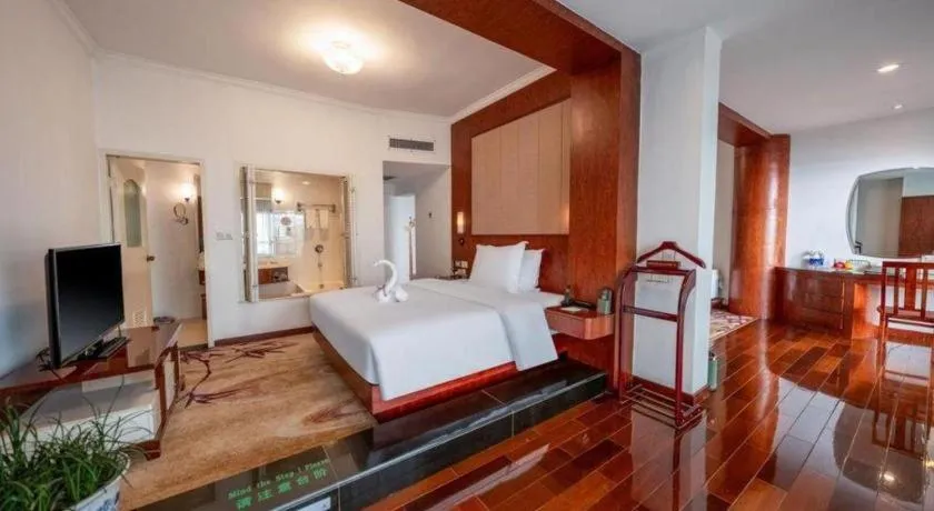 Bed in Expo Garden Hotel