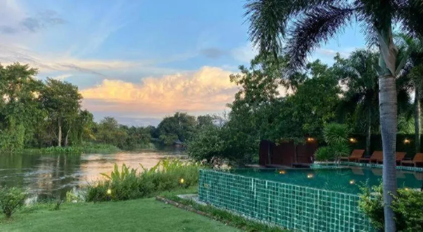 Ruen Maihom Riverside Cottage