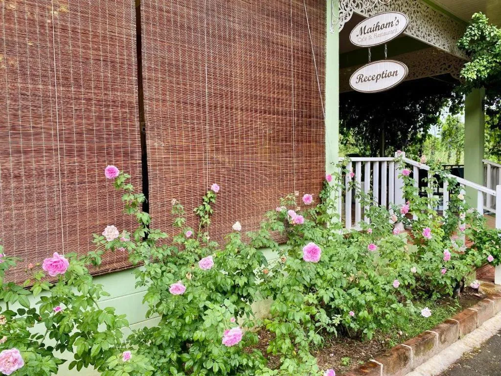 Ruen Maihom Riverside Cottage