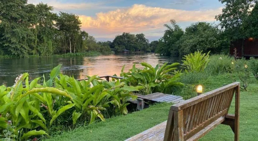 Ruen Maihom Riverside Cottage