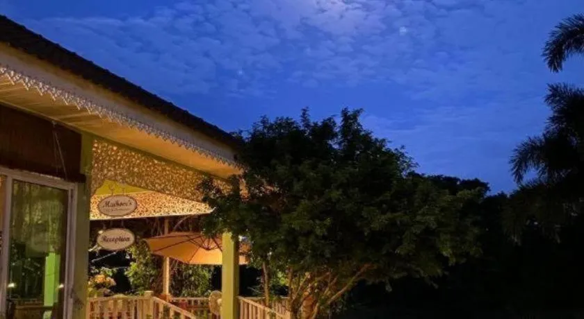 Ruen Maihom Riverside Cottage