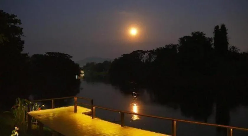 Ruen Maihom Riverside Cottage