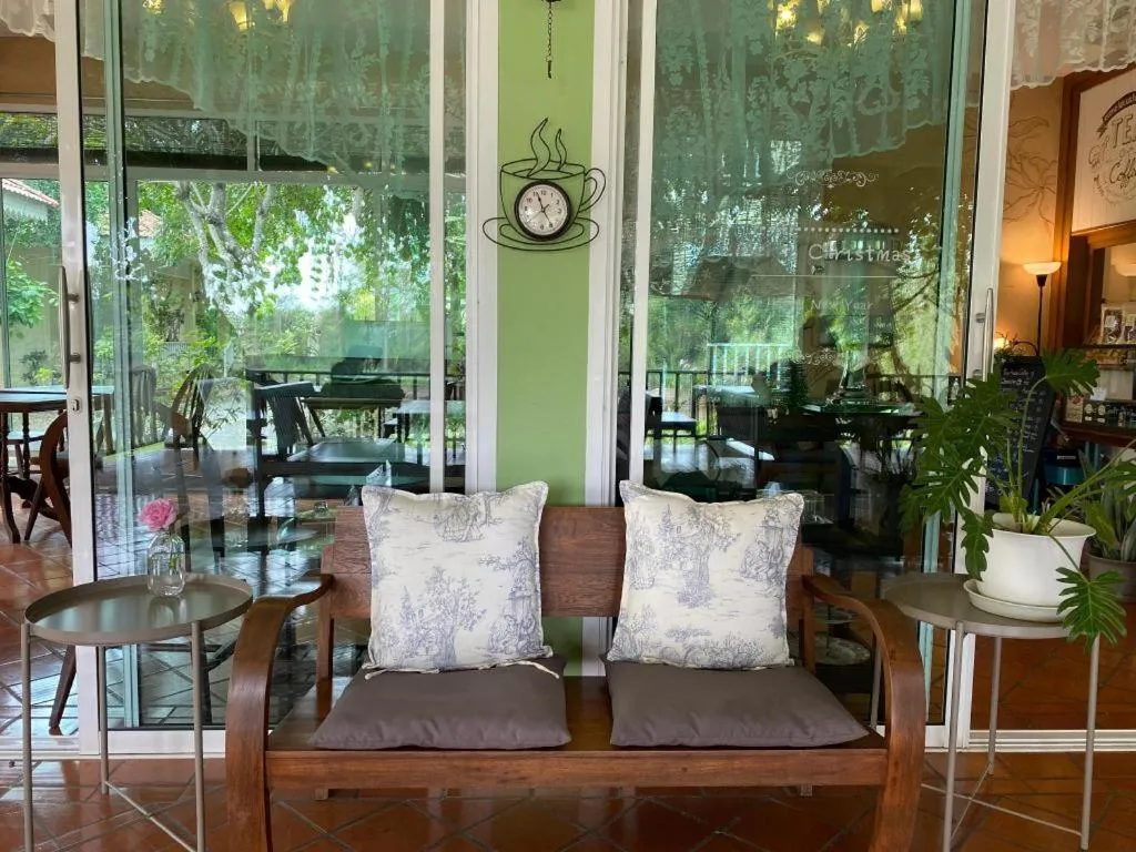 Ruen Maihom Riverside Cottage