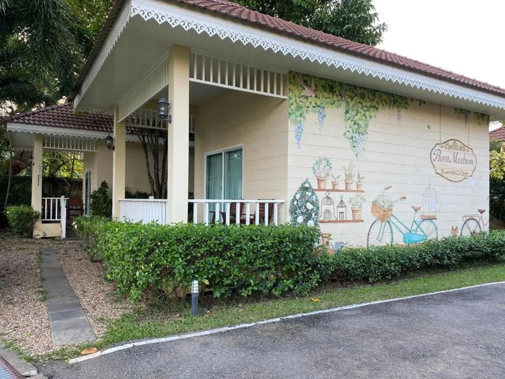 Ruen Maihom Riverside Cottage