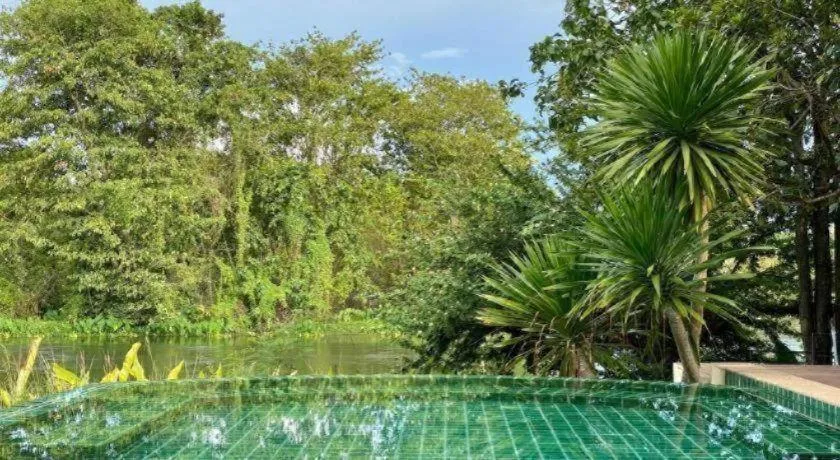 Ruen Maihom Riverside Cottage