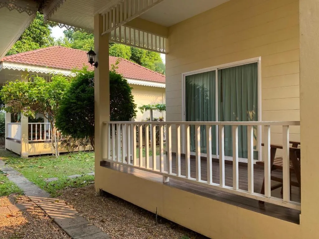 Ruen Maihom Riverside Cottage