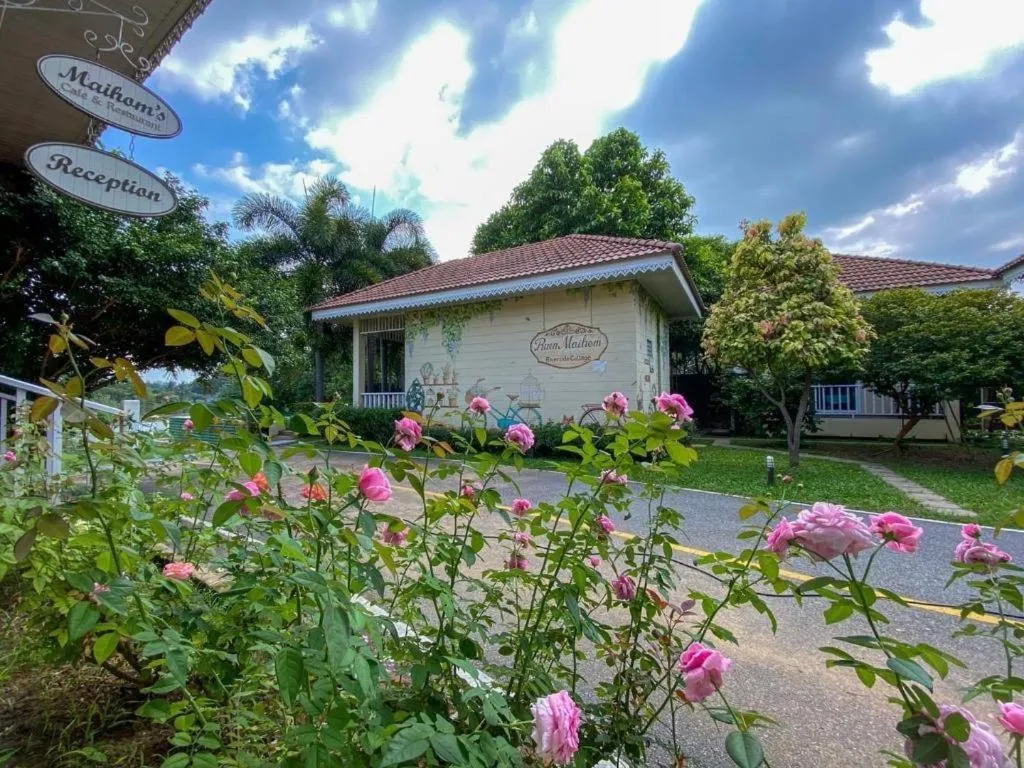 Ruen Maihom Riverside Cottage
