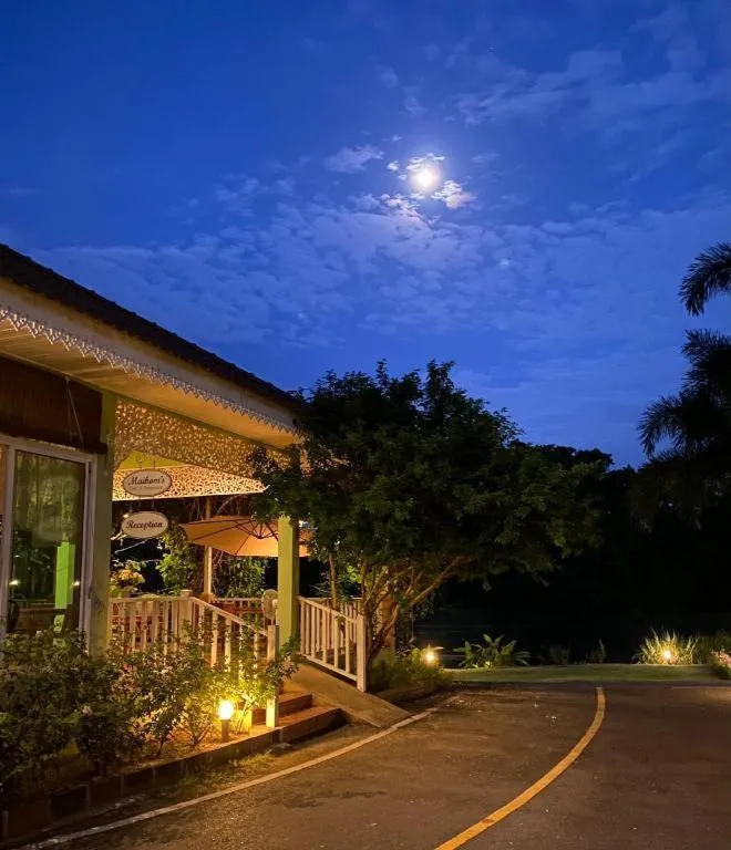 Ruen Maihom Riverside Cottage