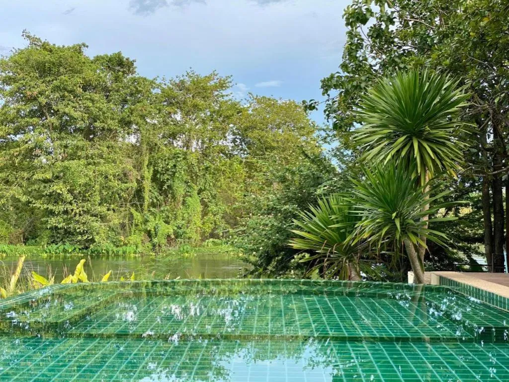 Ruen Maihom Riverside Cottage