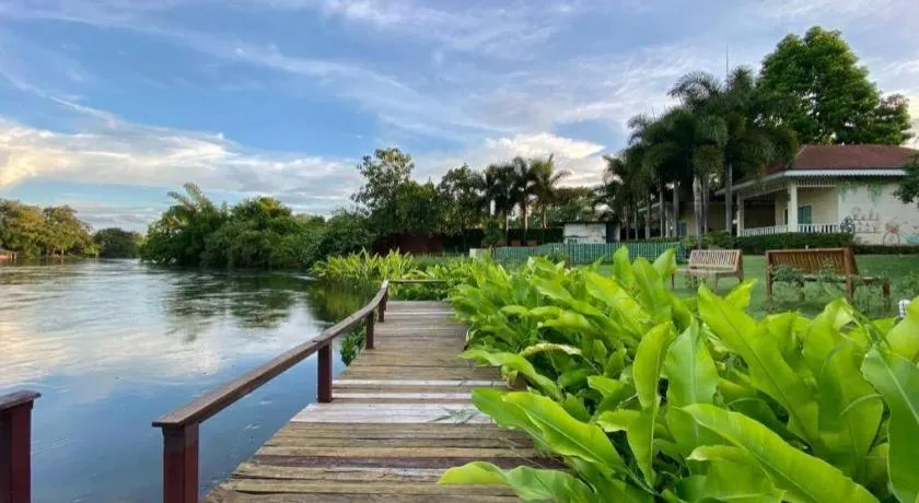Ruen Maihom Riverside Cottage