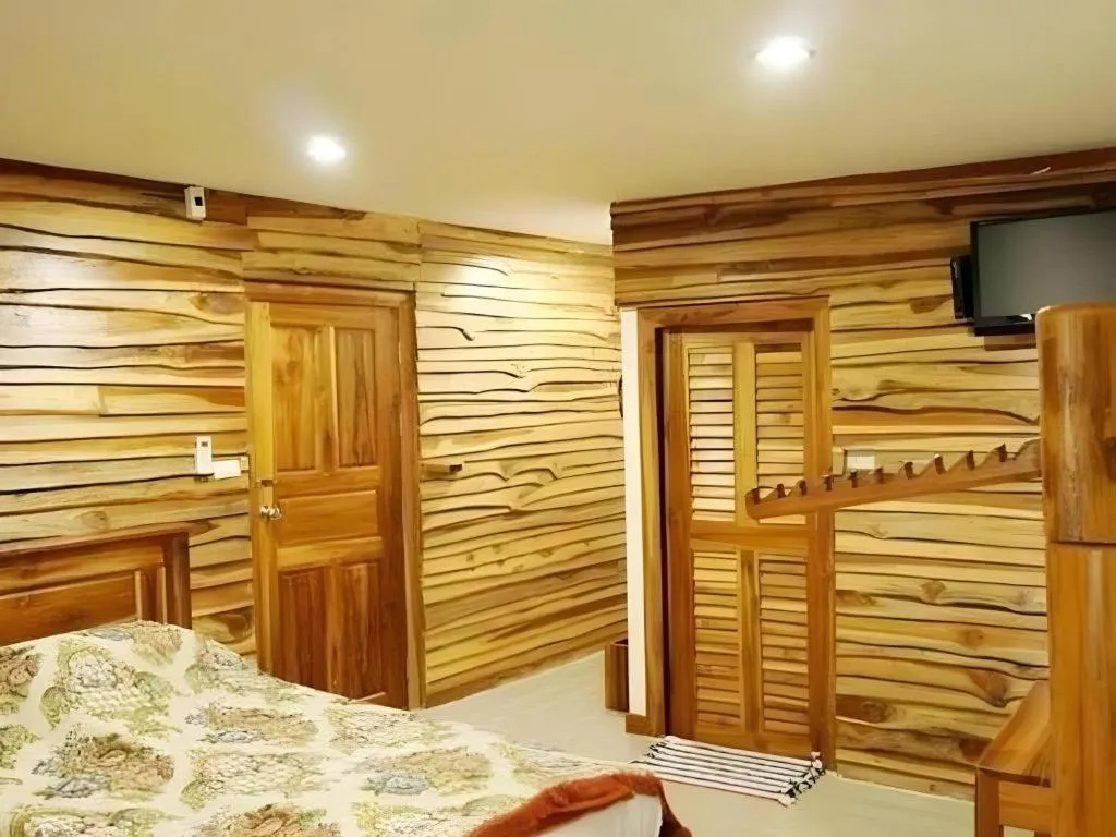 Bed in Thongphaphum Place