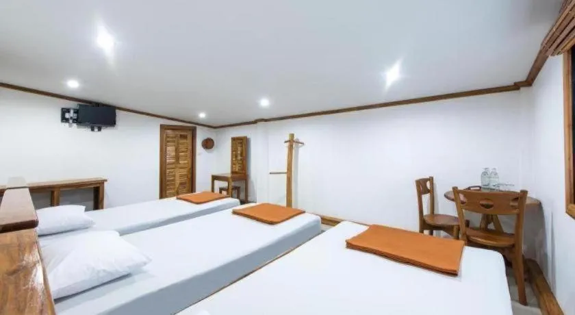 Bed in Thongphaphum Place