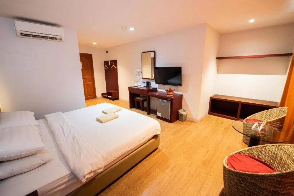 Bed in Lovina Inn Penuin Hotel