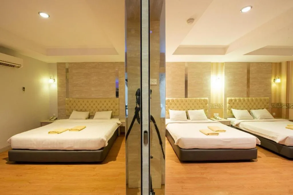 Bed in Lovina Inn Penuin Hotel