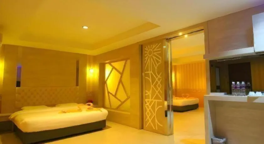 Bed in Lovina Inn Penuin Hotel