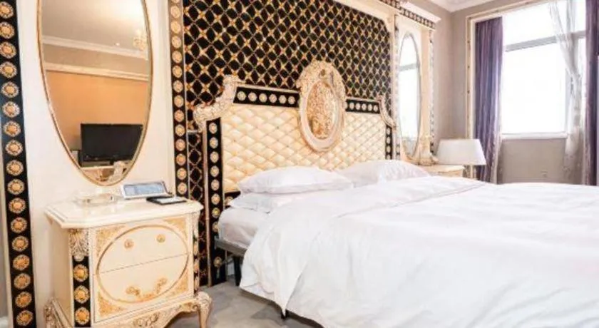 Bed in Qingdao Danube International Hotel