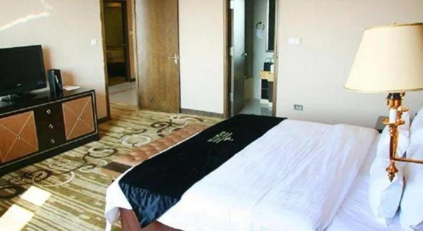 Bed in Qingdao Danube International Hotel