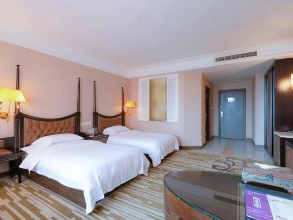 Bed in Qingdao Danube International Hotel