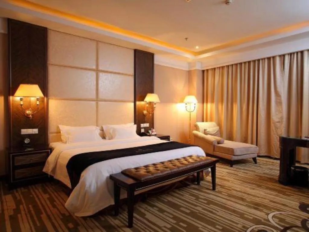 Bed in Qingdao Danube International Hotel