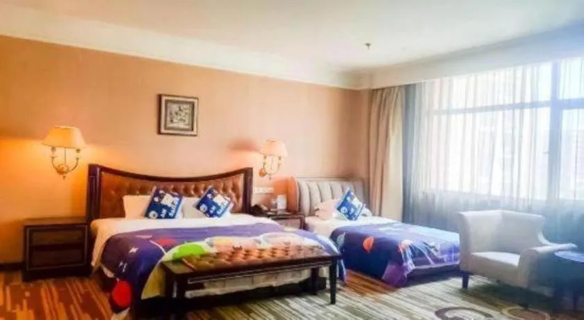 Bed in Qingdao Danube International Hotel