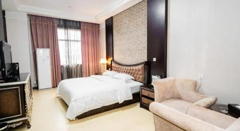 Bed in Qingdao Danube International Hotel