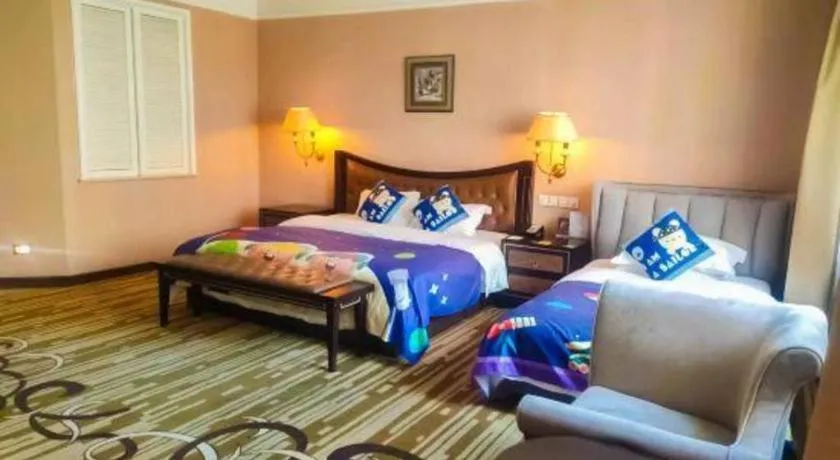 Bed in Qingdao Danube International Hotel