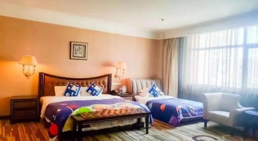 Bed in Qingdao Danube International Hotel