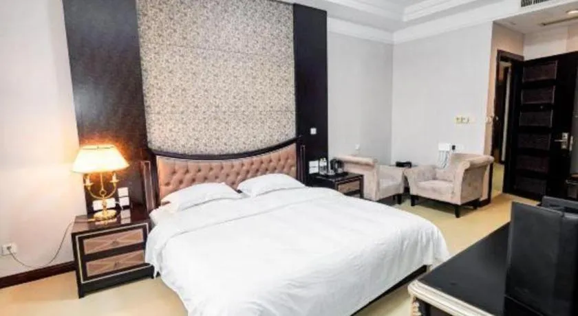 Bed in Qingdao Danube International Hotel