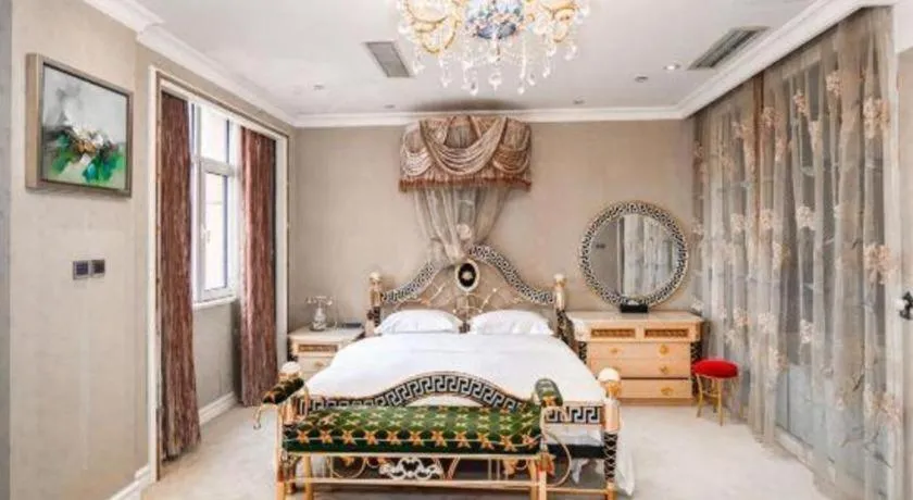 Bed in Qingdao Danube International Hotel