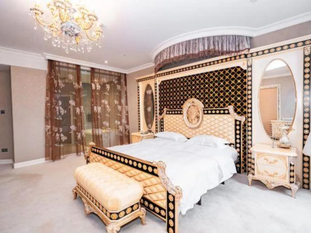 Bed in Qingdao Danube International Hotel