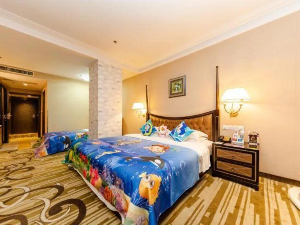 Bed in Qingdao Danube International Hotel