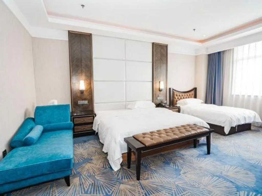 Bed in Qingdao Danube International Hotel