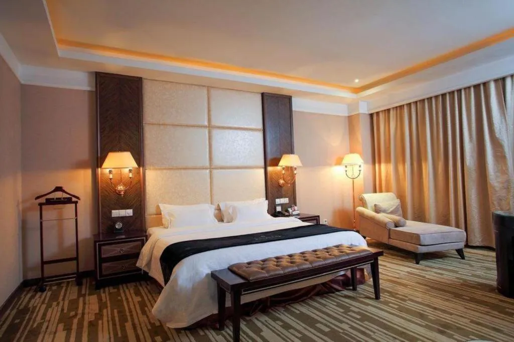 Bed in Qingdao Danube International Hotel