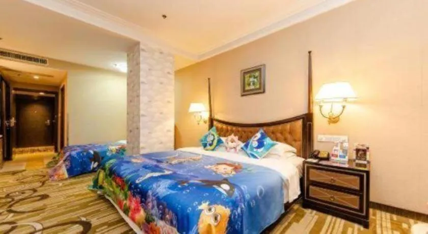 Bed in Qingdao Danube International Hotel