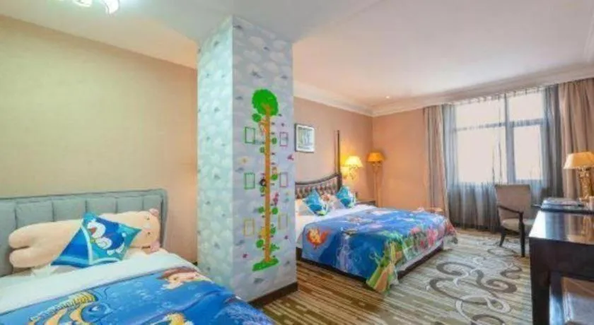 Bed in Qingdao Danube International Hotel