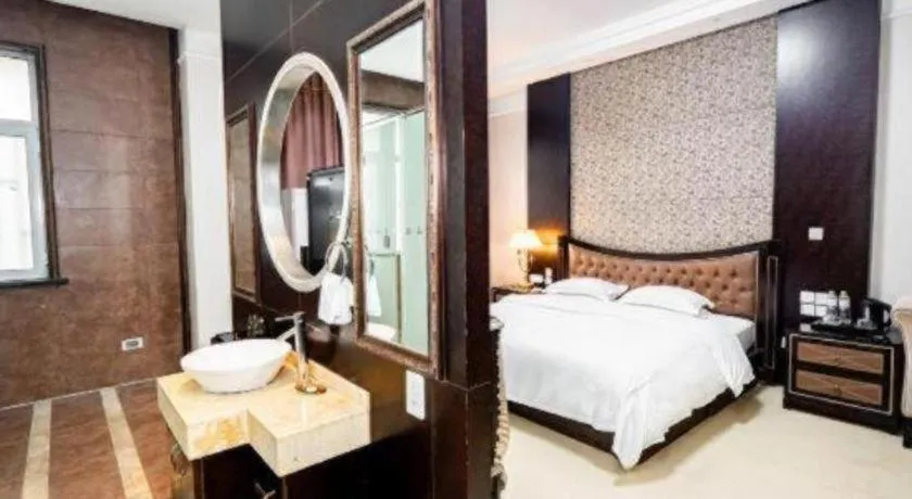 Bed in Qingdao Danube International Hotel