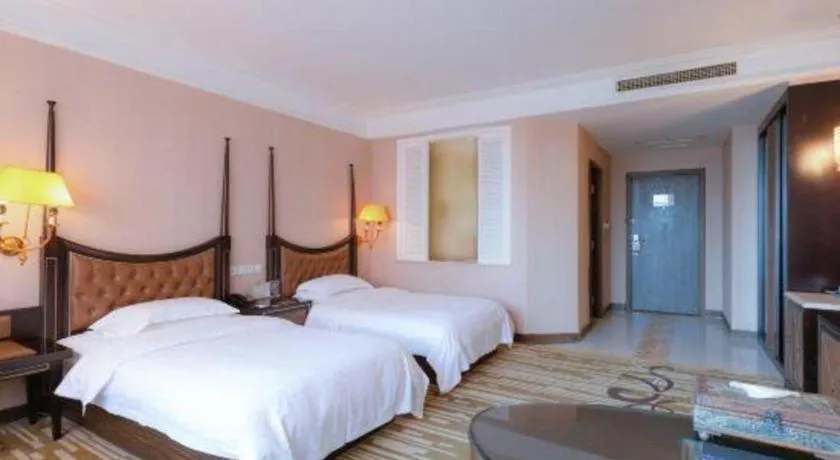 Bed in Qingdao Danube International Hotel