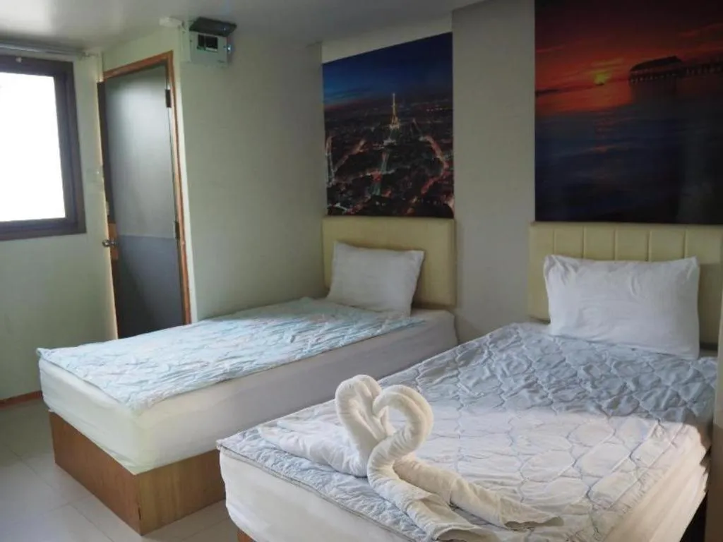 Bed in OYO 271 The Resort Romklao