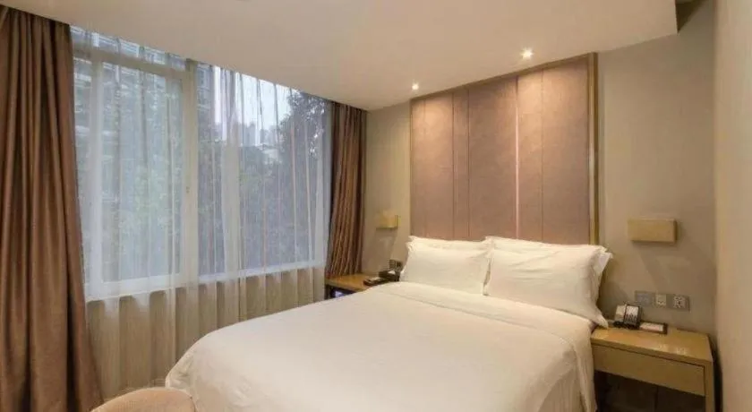 Bed in Lavande Hotel Guangzhou Tianhe Park Metro Station