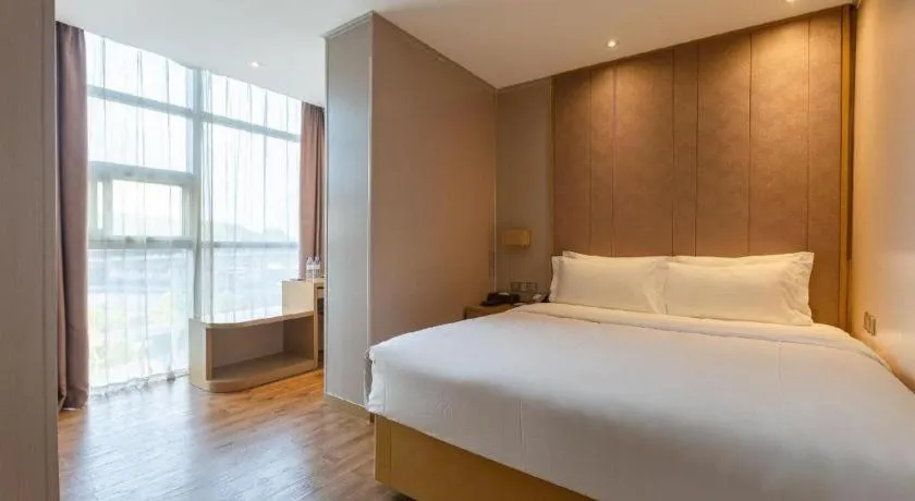 Bed in Lavande Hotel Guangzhou Tianhe Park Metro Station