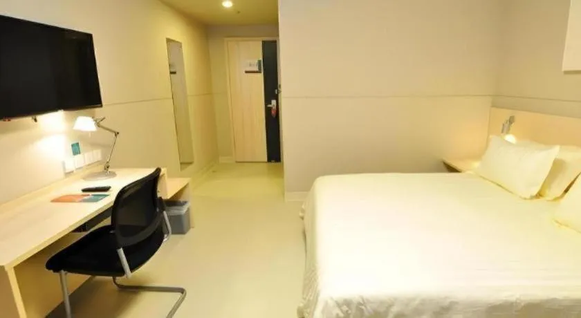 Bed in Jinjiang Inn Kunming Changshui Airport