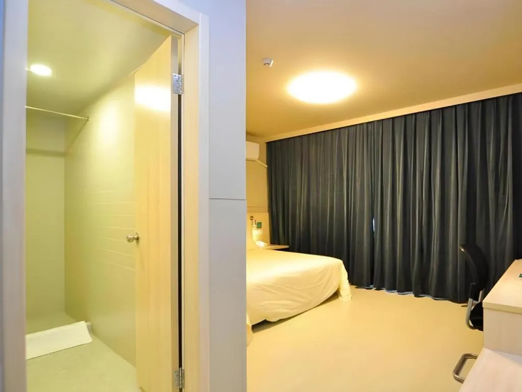 Bed in Jinjiang Inn Kunming Changshui Airport