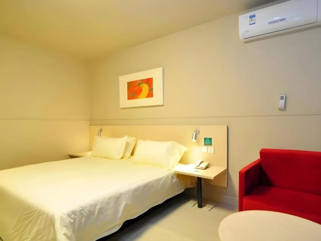 Bed in Jinjiang Inn Kunming Changshui Airport