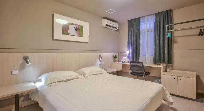Bed in Jinjiang Inn Taizhou Huangyan Jiufeng Park