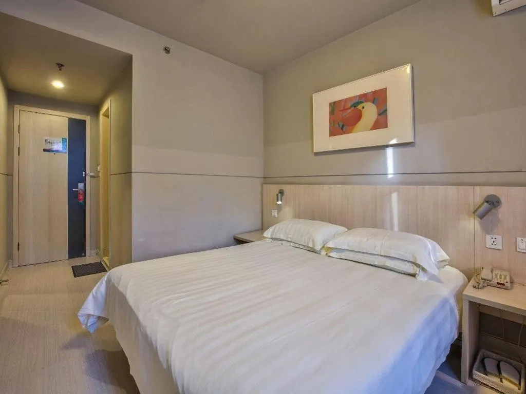 Bed in Jinjiang Inn Taizhou Huangyan Jiufeng Park