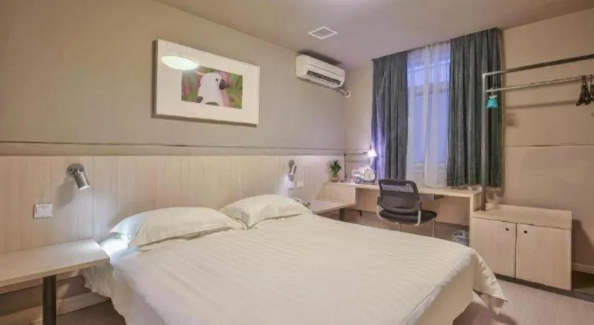 Bed in Jinjiang Inn Taizhou Huangyan Jiufeng Park