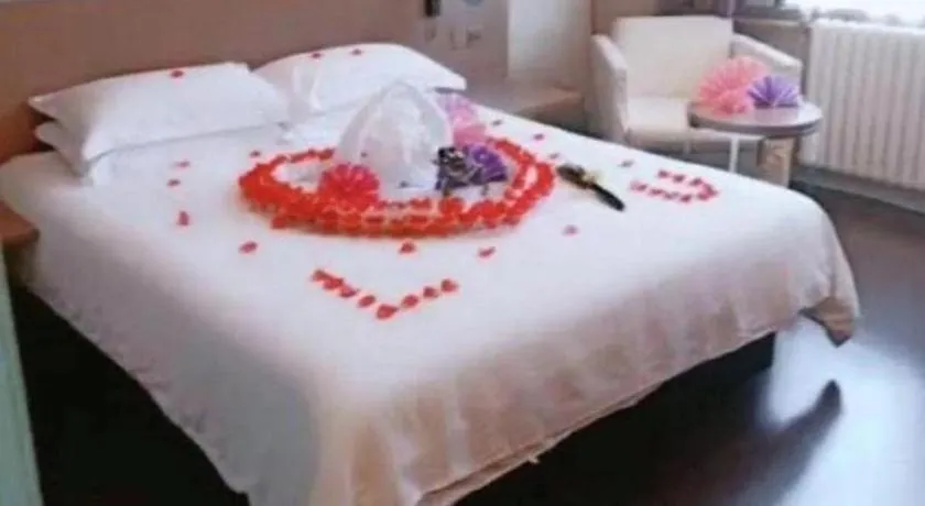 Bed in Jinjiang Inn Xi'an Zhonglou North Street Metro Station