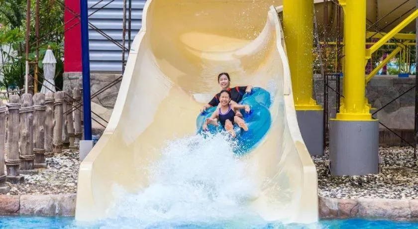 At night Airport Resort